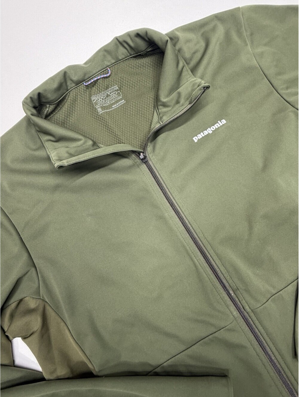Patagonia Wind Shield Running Jacket Men's Medium Green 24093 MSRP: $199